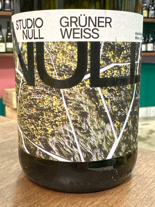 NA StudioNull Gruner Weiss